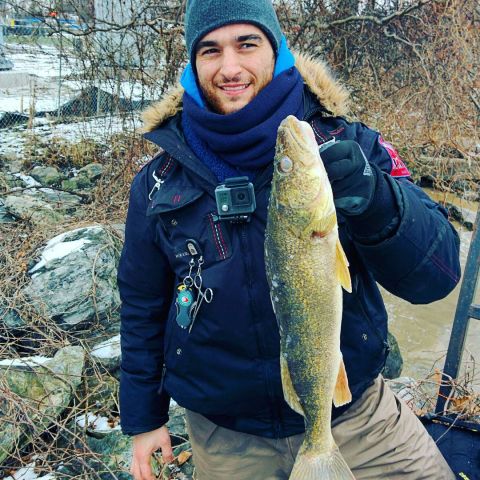 Jiggin for winter Walleye on the Upper Niagara